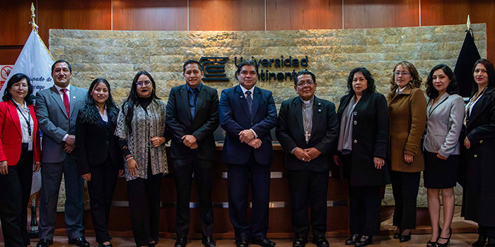 Especialista analiza el futuro del derecho digital en masterclass de posgrado