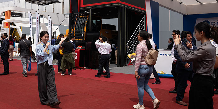 Escuela de Posgrado fortalece su vínculo con el sector minero en EXPOMINA 2026