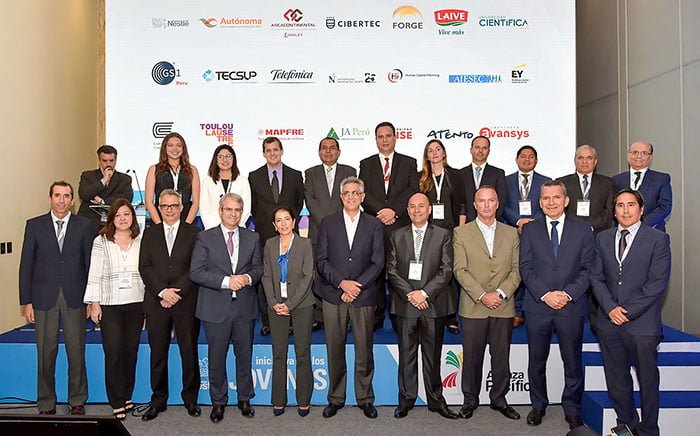 Continental suscribe iniciativa que mejorará empleabilidad de estudiantes y egresados