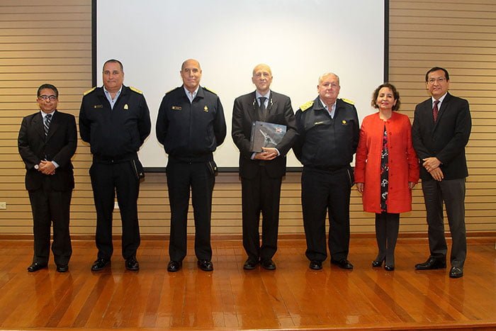 Profesor visitante de la Escuela de Posgrado de la Universidad Continental dictó conferencias a oficiales de las Fuerzas Armadas