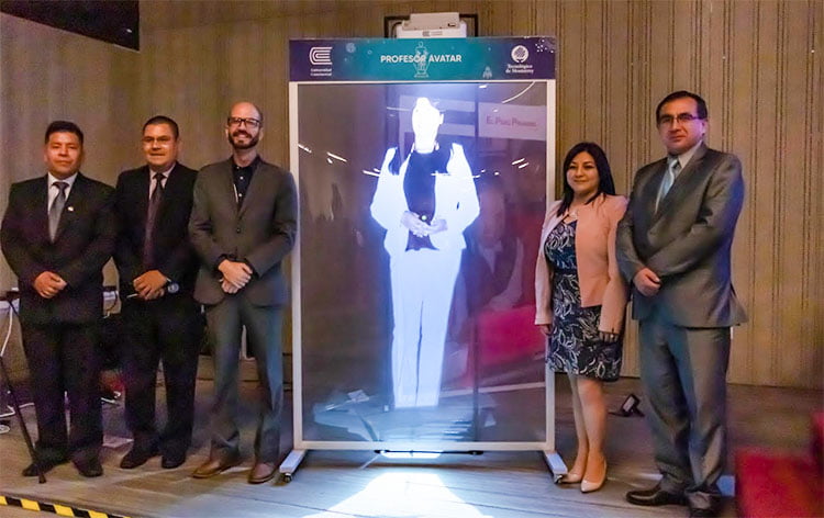 Universidad Continental presenta experiencia del “profesor Avatar” en foro internacional de educación virtual